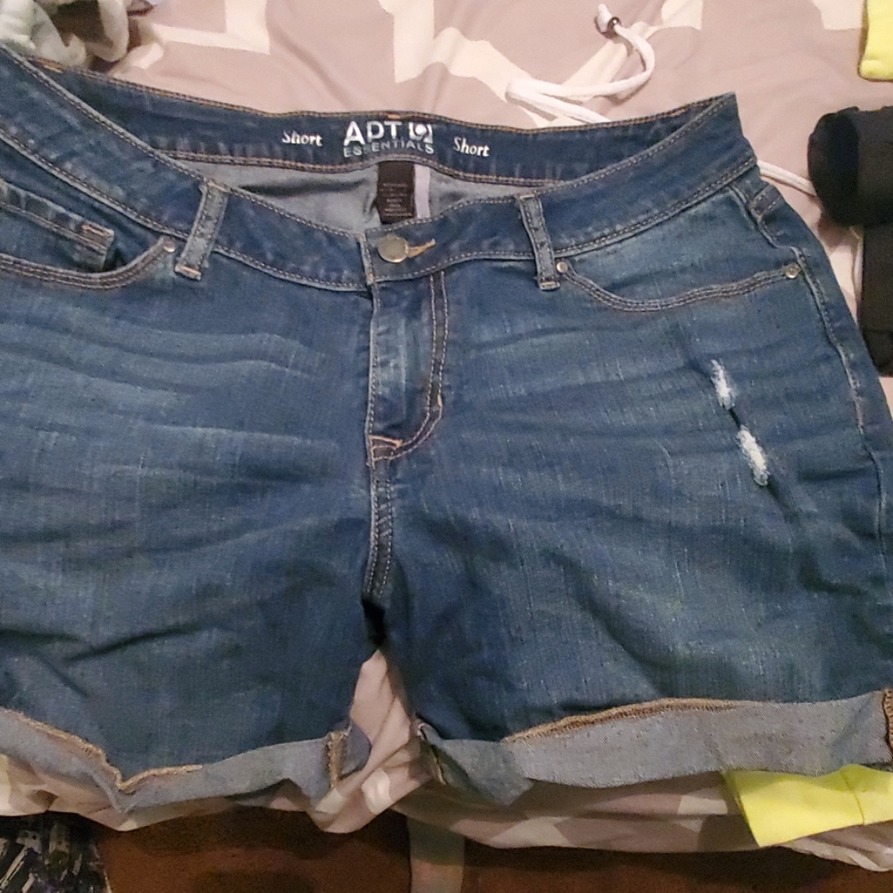 Ripped Jean short
